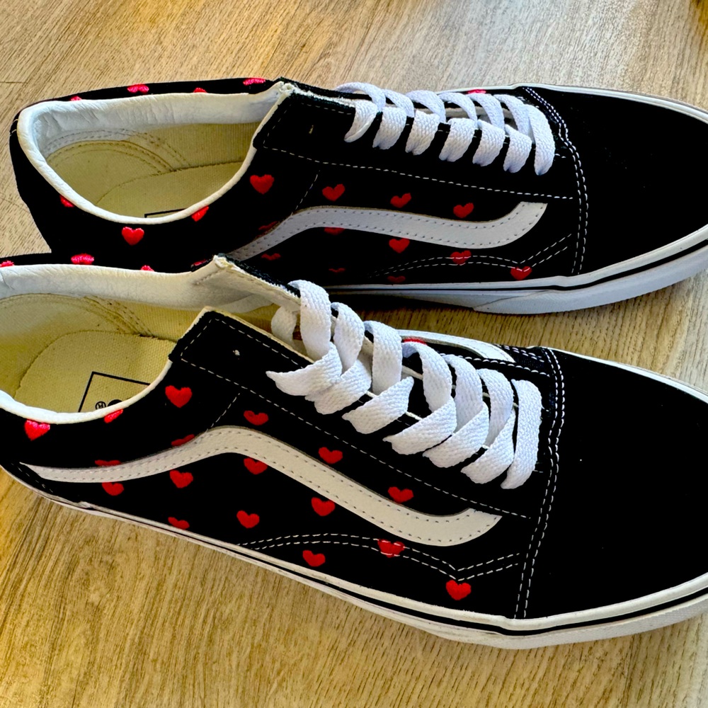 Women's Van's Old Skool "black red hearts”